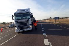 El vuelco del camión produjo un desvío en la Ruta 7 a la altura de Santa Rosa