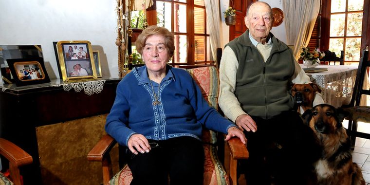 Porota Asenjo y Coco Pessano: orgullosos de haber sido maestros, una sentimiento que compartieron toda la vida. Foto: Agustín Mauricio/Mediamza.com
