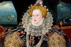 El retrato de la Armada (1588) de Isabel I representa a la última monarca Tudor en el apogeo de su poder.