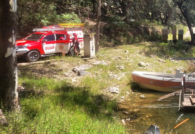 Un hombre de 35 años fue encontrado sin vida este viernes al mediodía en la costa del lago del Dique Los Molinos. Foto: Policía de Córdoba