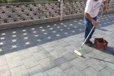 No permitas que la humedad se apropie de tu terraza y mantenla siempre en condiciones. Foto: Hume