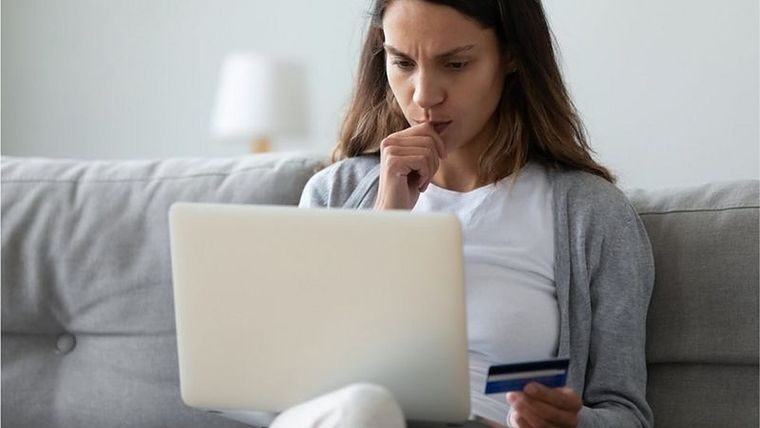 Desde la pandemia usamos más los servicios de internet para hacer compras o hacer trámites bancarios, Foto: GETTY IMAGES