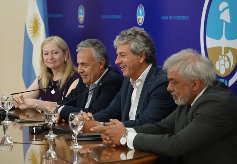 Cornejo y Juan Pazo anunciaron la creación de la regional de la Aduana. Foto: Gentileza