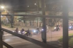 Las motos copaban las calles de La Plata en plena noche.