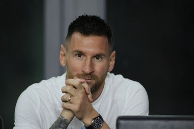 MDZol | Leo Messi llegó y en la nota te mostramos su outfit. Foto: NA