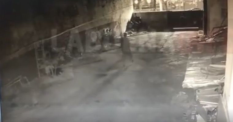 El hombre escapó caminando
