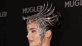 Cciencia ficción, caderas exageradas, líneas marcadas y hombreras son parte de esta tendencia. Foto: @cadwallader