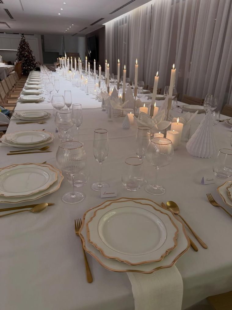 La cena de Navidad de los Messi en Rosario fue con una mesa larga. Foto: ig/@antonelaroccuzzo.&nbsp;