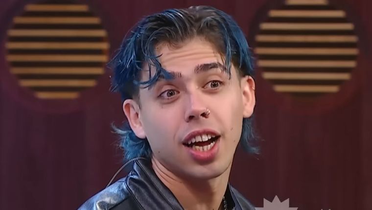 El cantante defendió su estilo y reveló la tierna promesa que lo une a sus fanáticos. El cantante defendió su estilo y reveló la tierna promesa que lo une a sus fanáticos.