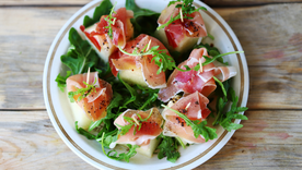 el autentico aperitivo de verano: melon con jamon crudo ¡preparalo facilmente! el autentico aperitivo de verano: melon con jamon crudo ¡preparalo facilmente!