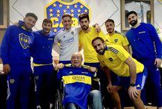 Antonio Félix visitó al plantel de Boca y estará en la cancha luego de haber sido estafado en La Rioja. Foto: Boca Juniors