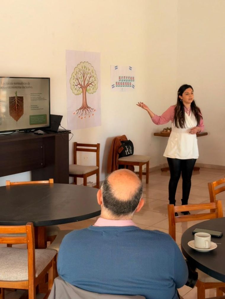 El objetivo fue acompañar las acciones de inclusión que se desarrollan con estudiantes con discapacidad que cursan el nivel secundario en toda la provincia. El objetivo fue acompañar las acciones de inclusión que se desarrollan con estudiantes con discapacidad que cursan el nivel secundario en toda la provincia.