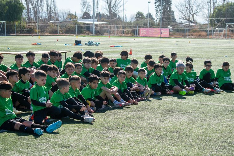 Con el desembarco del Real Betis, niños mendocinos entrenan a alto nivel. Con el desembarco del Real Betis, niños mendocinos entrenan a alto nivel.