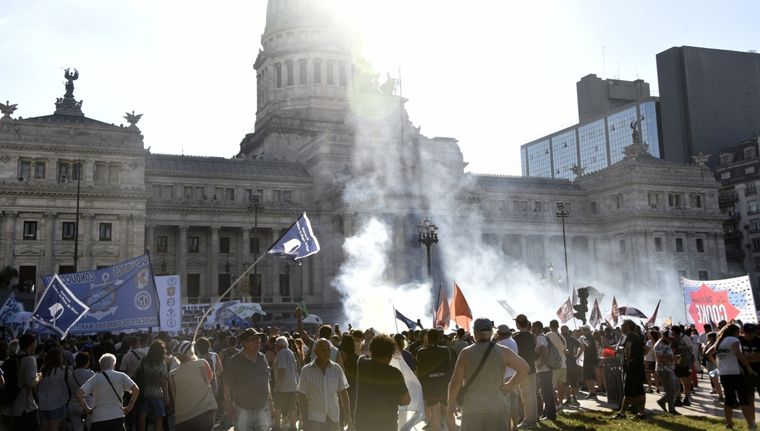 Nueva movilización en el Congreso que acompaña el reclamo de los jubilados. Foto: Juan Mateo Aberastain Zubimendi / MDZ.