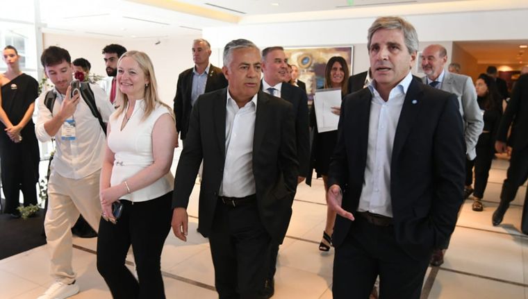 El gobernador Alfredo Cornejo anunció que el ministro de Economía, Luis Caputo, llegará a Mendoza en los próximos días. Por qué visitará la provincia.