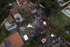 Los restos del trágico accidente que se cobró la vida de 61 personas en Brasil Foto: EFE