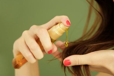 MDZol | El aceite podría recuperar la luminosidad de tu cabello.