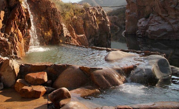Cacheuta combina relax termal y aventura de montaña en pleno corazón cordillerano.
