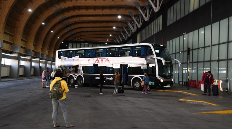 Turistas quedaron varados en la aduana Los Libertadores. Foto: ALF PONCE MERCADO / MDZ