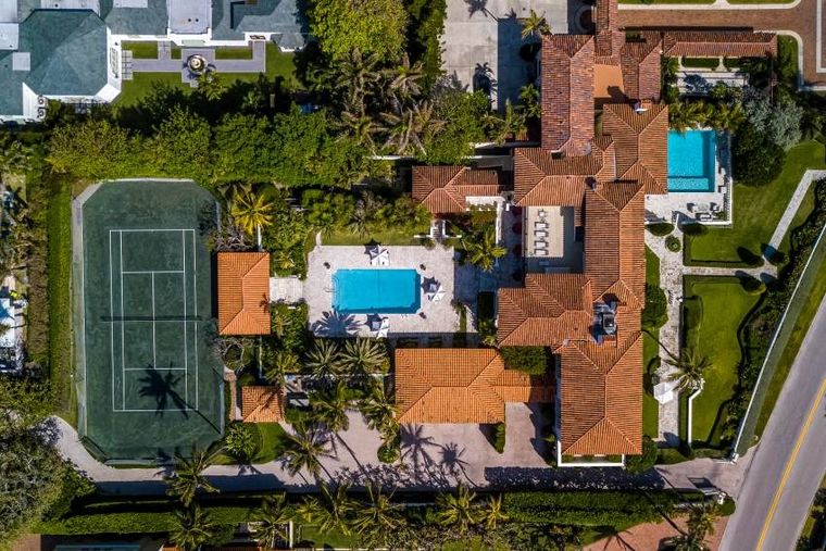 La mansión ya está a la venta.