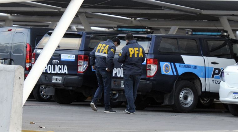 Los ladrones se hicieron pasar por policías de la Federal (imagen ilustrativa) Foto: ALF PONCE MERCADO / MDZ