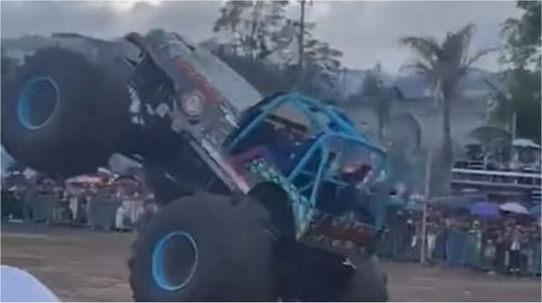 En Colombia, un acciedente en un evento automovilistico terminó en la muerte de tres espectadores y 40 heridos.