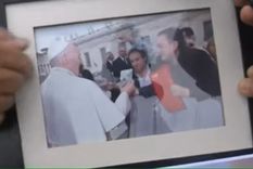 La reacción del Papa en el Vaticano al recibir la foto de la misa que ofició a los 23 años de la Virgen de la Merced de la localidad cordobesa de Impira. Foto: El Doce