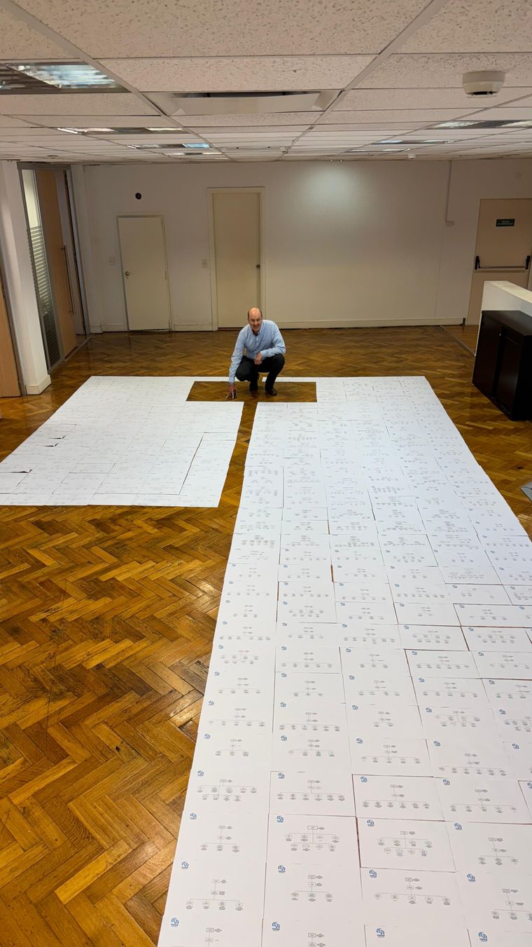 Federico Sturzenegger aseguró que el Congreso votó "a favor de la casta" y mostró los cargos jerárquicos de Vialidad y el INTA que habían sido eliminados con sus decretos. Federico Sturzenegger aseguró que el Congreso votó "a favor de la casta" y mostró los cargos jerárquicos de Vialidad y el INTA que habían sido eliminados con sus decretos.