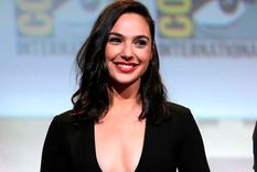 Foto: https://www.infobae.com/teleshow/2022/07/20/la-increible-vida-de-gal-gadot-heroina-real-a-los-12-anos-reina-de-belleza-a-los-18-soldado-a-los-20/