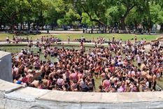 estudiantes del dad vandalizaron la plaza independencia: evaluan los danos