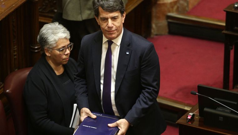 El jefe de Gabinete antes de comenzar su exposición ante el Senado Foto: NA