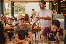 Andy Kusnetzoff, de visita en Dante Robino. De esta bodega es el vino premiado. Foto: Gentileza Dante Robino