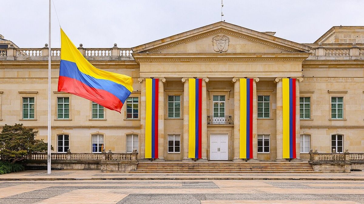 Los colombianos van a las urnas para elegir al sucesor de Petro