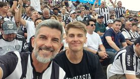 Ulpiano Suárez, intendente de la Ciudad de Mendoza, alentando al Lobo. Ulpiano Suárez, intendente de la Ciudad de Mendoza, alentando al Lobo.
