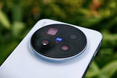 El sistema del Vivo X300 Pro permite un acercamiento digital de hasta 100 aumentos con una nitidez superior a otros modelos.