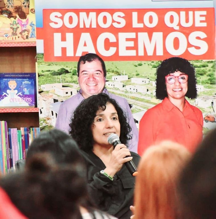 La madre de César Sena, Marcela Acuña, detenida Foto: Facebook