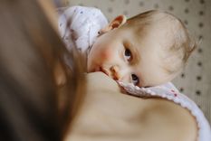 La lactancia materna es primordial tanto para el bebé como para la mamá Foto: Freepik La lactancia materna es primordial tanto para el bebé como para la mamá Foto: Freepik