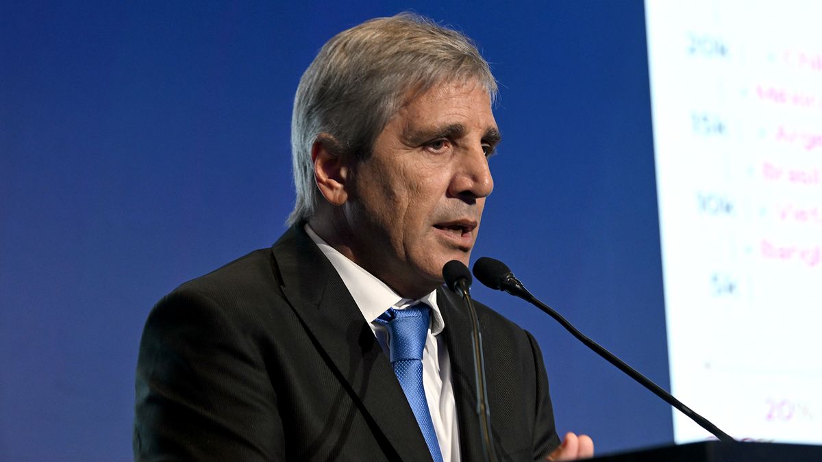 Cambios en Economía: Luis Caputo anunció la renuncia de un secretario clave y ya tiene reemplazo