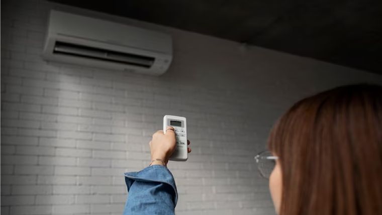 La respuesta definitiva a qué consume más energía: encender el aire acondiacionado todo el día o apagarlo. Foto: Freepik