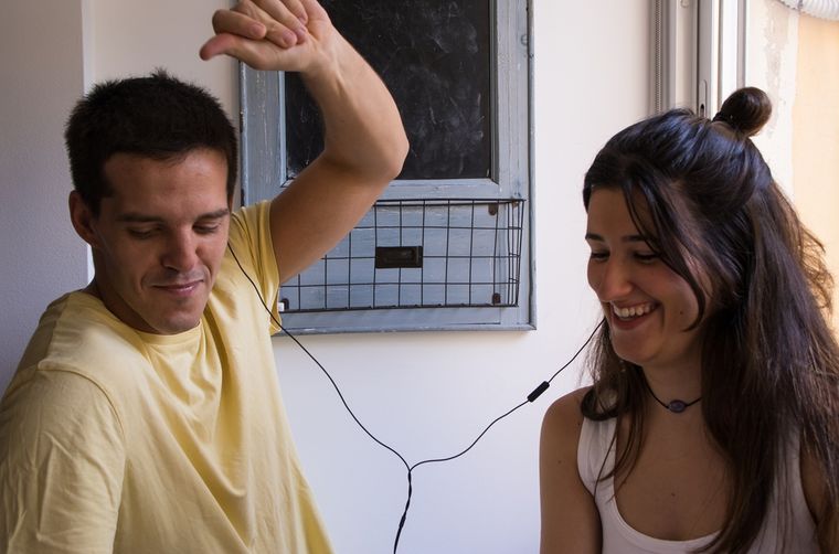 Los modelos inalámbricos sufren por la degradación de la batería, un problema inexistente en los audífonos con cable. Los modelos inalámbricos sufren por la degradación de la batería, un problema inexistente en los audífonos con cable.