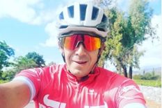 patricio es ciclista y plomero y quiere batir un record en la ruta 40