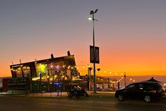 Restaurantes y comercios de Reñaca se preparan para una temporada de verano que promete ser multitudinaria en la costa chilena. Foto: Sol Devia/MDZ