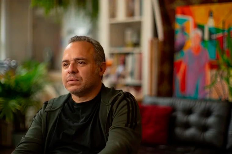 Fotografía cedida por Mecky Creus donde aparece el ilustrador y director de arte cubanoestadounidense, Edel Rodríguez. EFE/ Mecky Creus Fotografía cedida por Mecky Creus donde aparece el ilustrador y director de arte cubanoestadounidense, Edel Rodríguez. EFE/ Mecky Creus