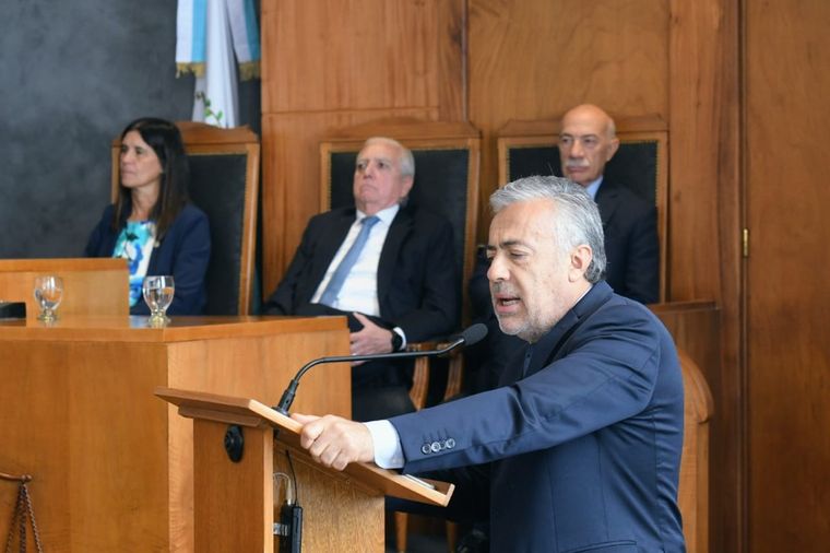 Alfredo Cornejo y algunos ministros de la Corte. Foto: Alf Ponce Mercado/MDZ Alfredo Cornejo y algunos ministros de la Corte. Foto: Alf Ponce Mercado/MDZ