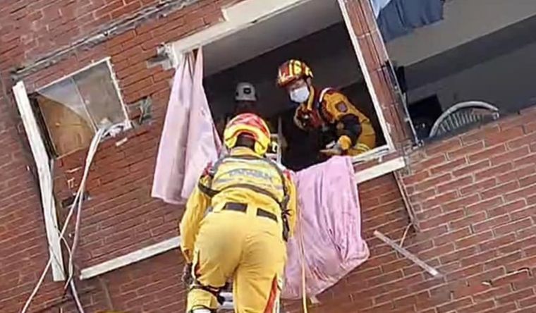 Los rescates continúan, pues hay muchas personas atrapadas en edificios. Foto: Efe.