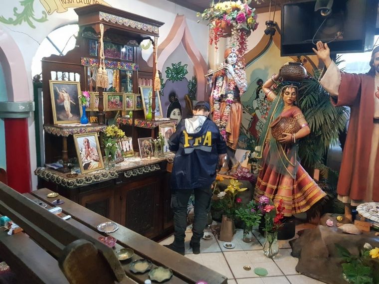 El líder de la secta y otras cinco personas quedaron detenidas por delitos de trata y abuso sexual