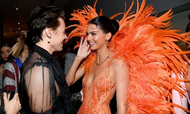 La verdad detrás de los rumores de romance entre Harry Styles y Kendall Jenner Harry Styles y Kendall Jenner en la Met Gala. Foto: Chic Magazine