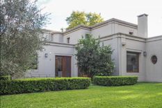 La impresionante casa que se compró Lali.