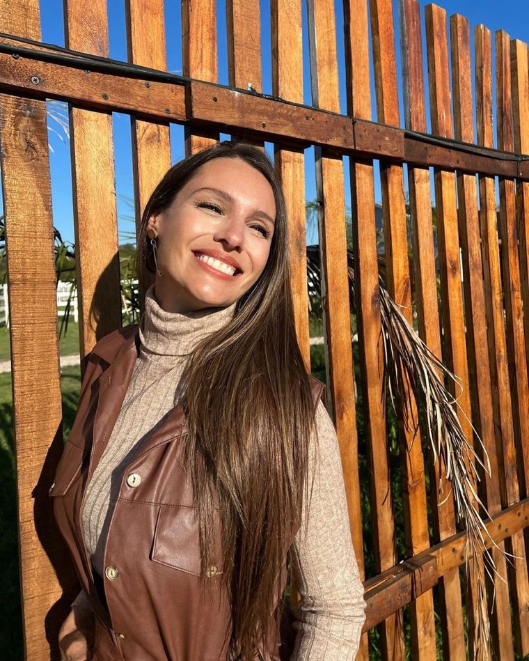 Pampita nos permite entrar en el mundo de los chalecos y nos da ideas para combinarlo Foto: Instagram