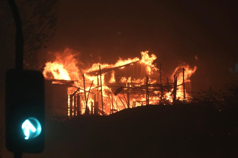La ola de calor trajo un gran incendio forestal en Francia. Foto Efe